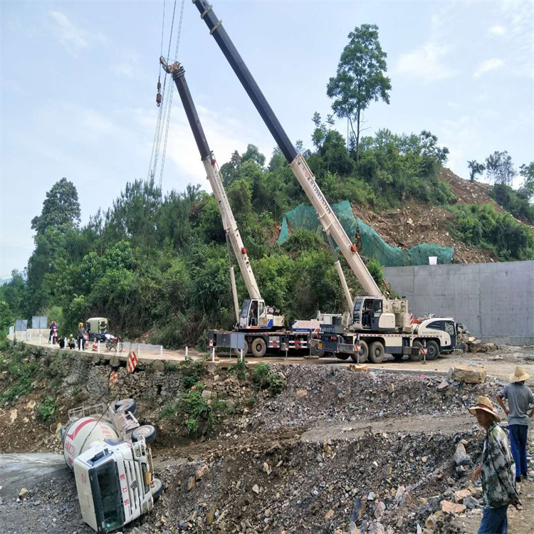 龙江镇汽车掉沟里叫吊车救援要多少钱