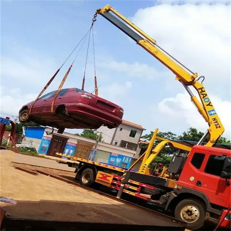 龙江镇吊车吊汽车的正确方法